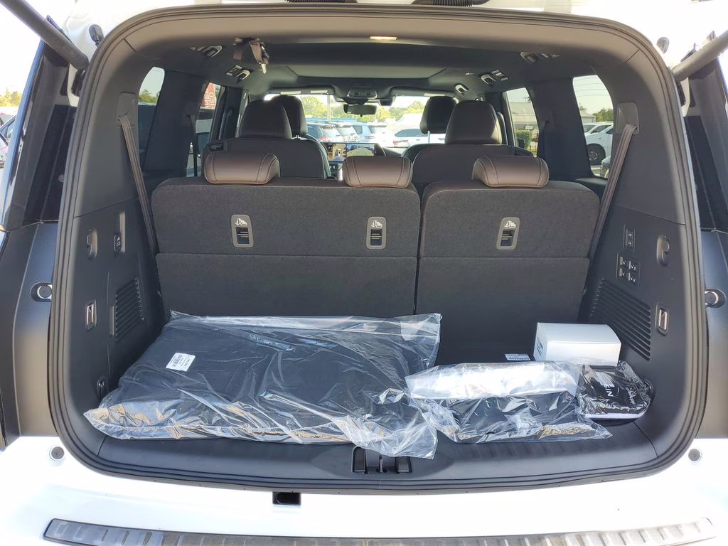 2026 Everest White Pearl Tricoat Nissan Armada Platinum Reserve 4X4 SUV
