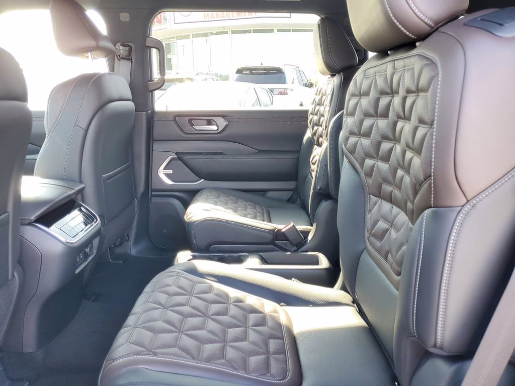 2026 Everest White Pearl Tricoat Nissan Armada Platinum Reserve 4X4 SUV