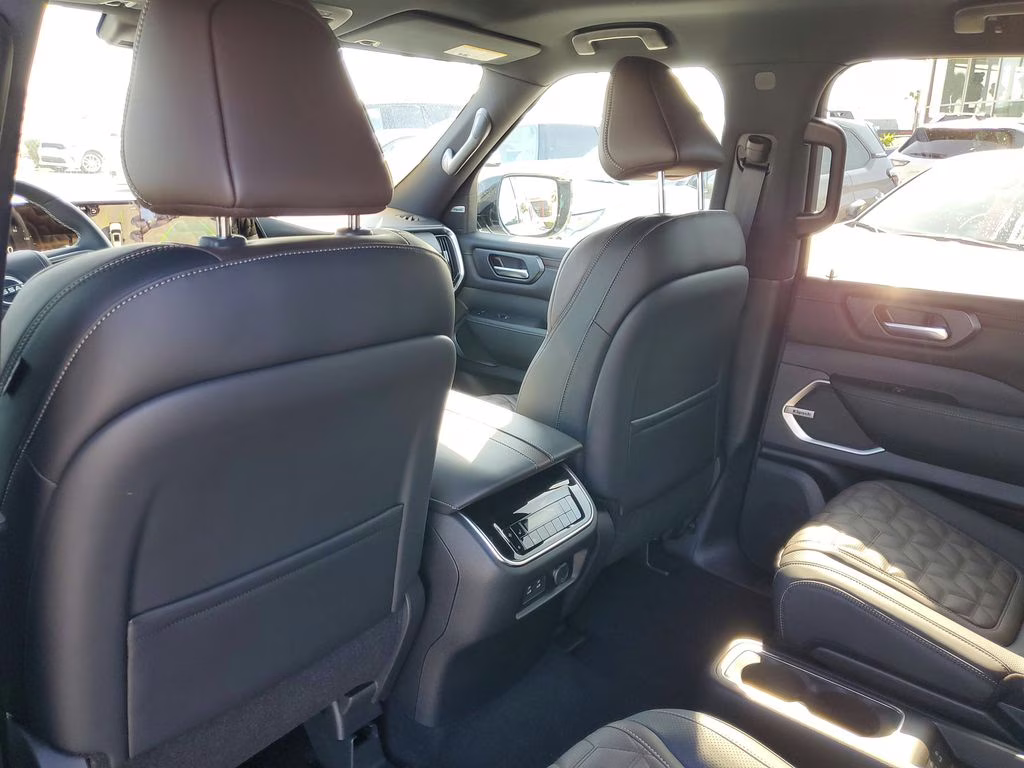 2026 Everest White Pearl Tricoat Nissan Armada Platinum Reserve 4X4 SUV