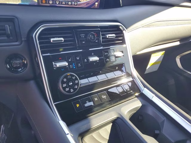 2026 Everest White Pearl/Black Nissan Armada Platinum Reserve 4X4 SUV