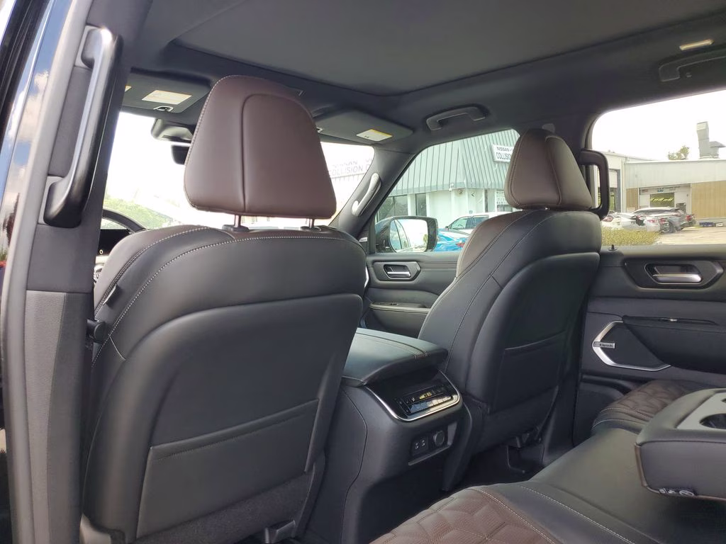 2025 Nissan Armada Platinum Reserve - Photo 8