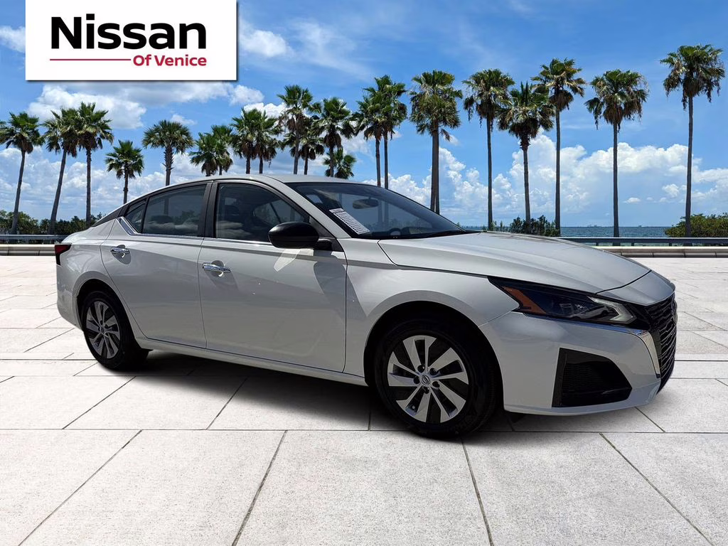 2025 Glacier White Nissan Altima 2.5 S FWD Sedan