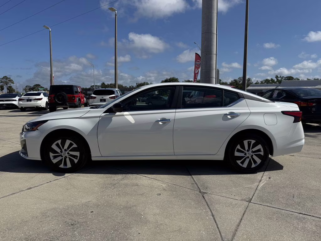 2025 Glacier White Nissan Altima 2.5 S FWD Sedan