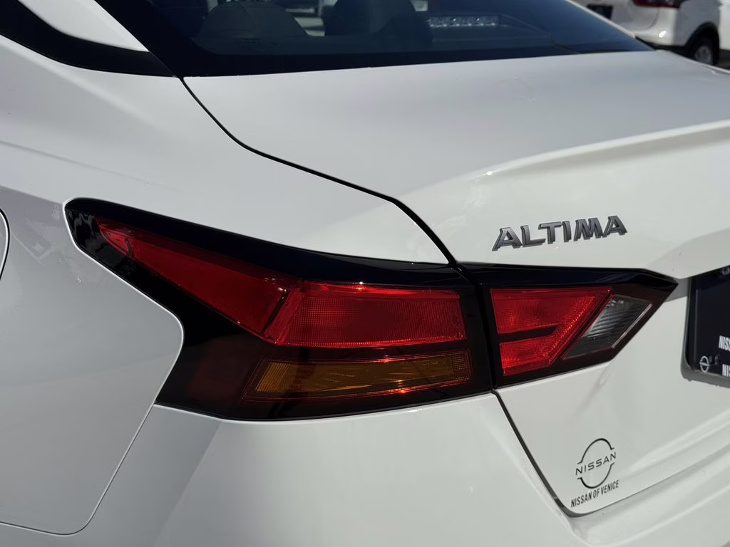 2025 Glacier White Nissan Altima 2.5 S FWD Sedan