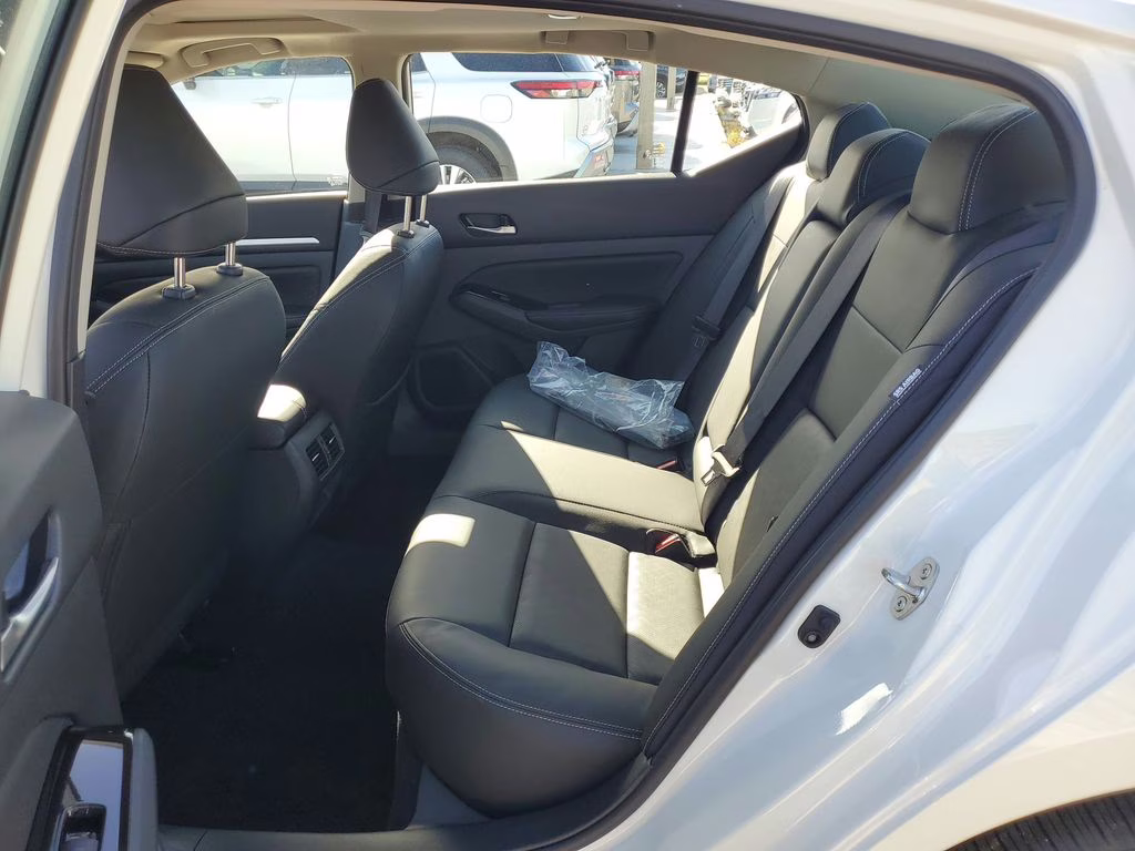 2025 Pearl White Tricoat Nissan Altima 2.5 SL FWD Sedan