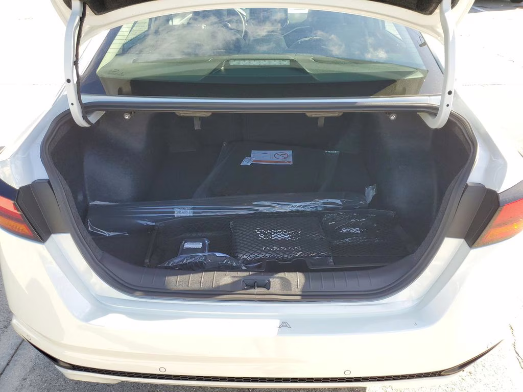 2025 Pearl White Tricoat Nissan Altima 2.5 SL FWD Sedan