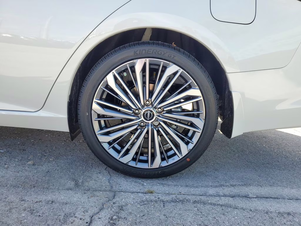 2025 Pearl White Tricoat Nissan Altima 2.5 SL FWD Sedan