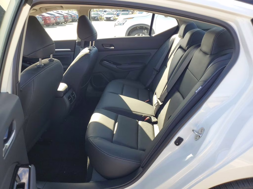 2025 Pearl White Tricoat Nissan Altima 2.5 SL FWD Sedan