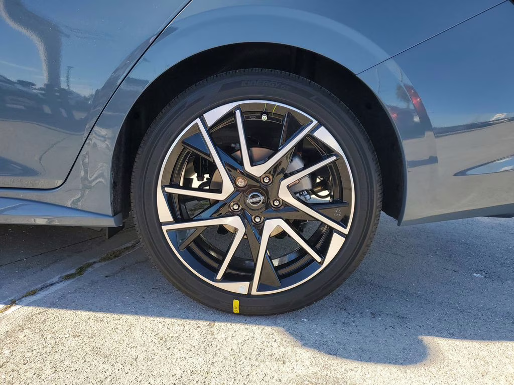 2025 Atlantic Gray/Super Black Nissan Sentra SR FWD Sedan