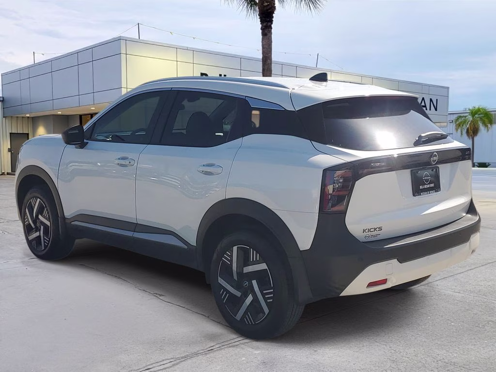2026 Aspen White Tricoat Nissan Kicks SV FWD SUV