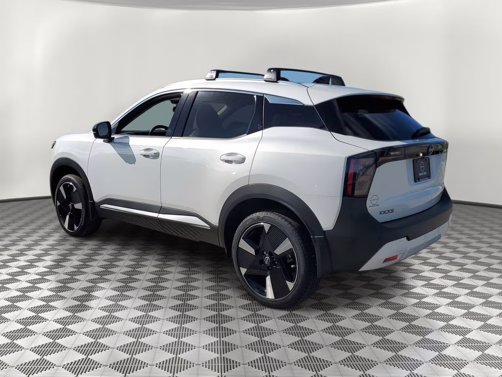 2026 Aspen White Tricoat Nissan Kicks SR FWD SUV