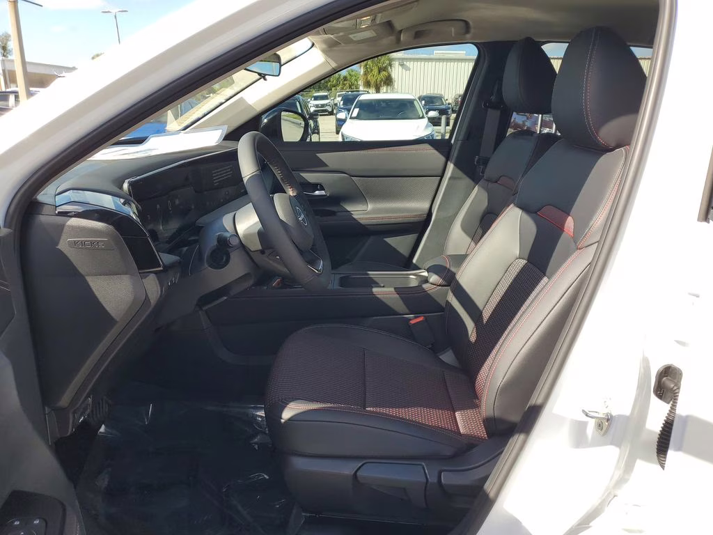 2026 Aspen White Tricoat Nissan Kicks SR FWD SUV