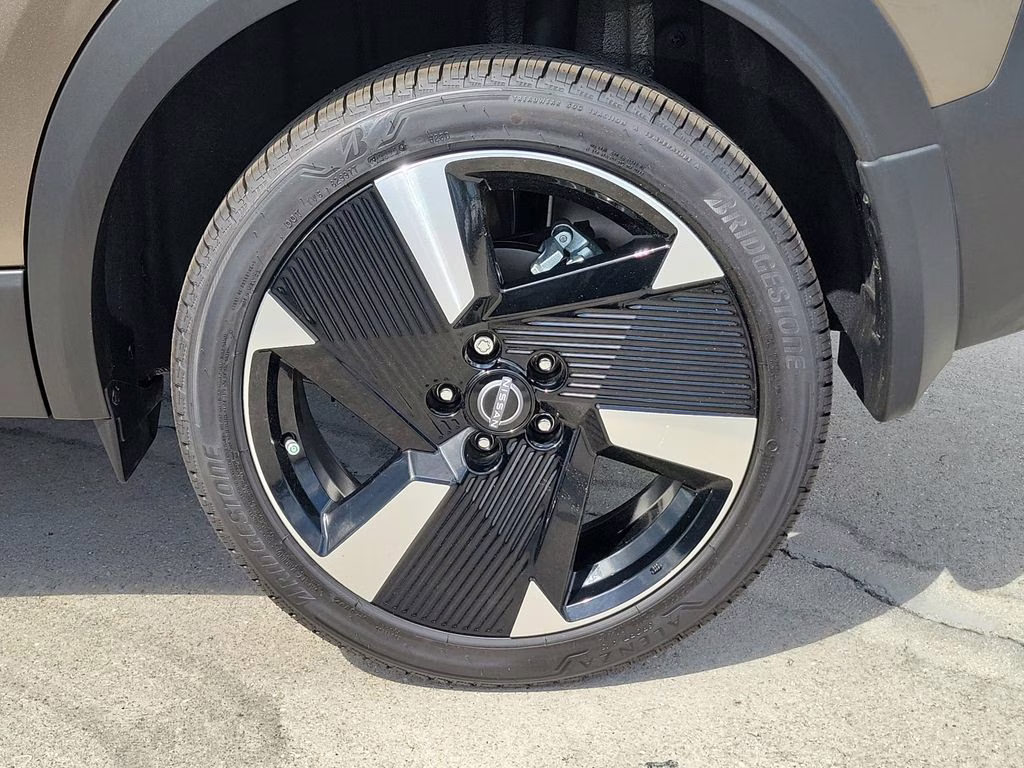 2026 Canyon Bronze Metallic Nissan Kicks SR FWD SUV