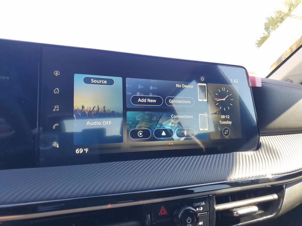 2025 Super Black Nissan Kicks SR FWD SUV