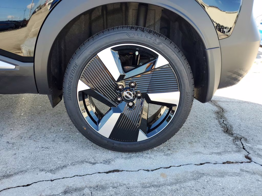 2025 Super Black Nissan Kicks SR FWD SUV