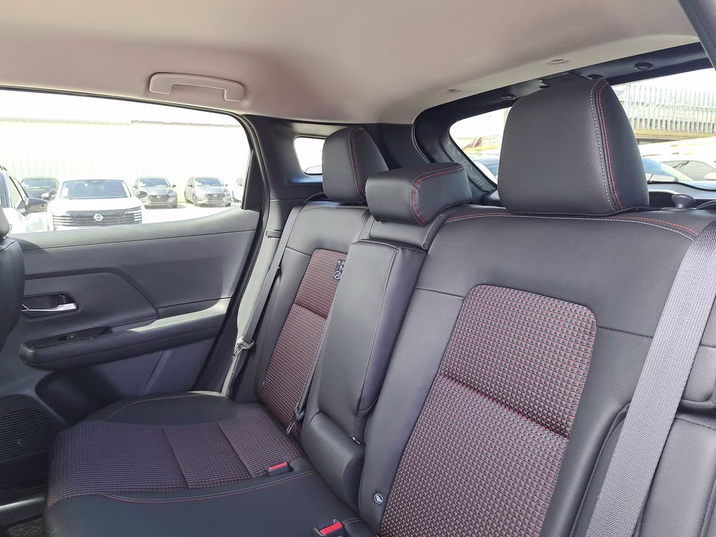 2026 Gun Metallic/Super Black Nissan Kicks SR FWD SUV