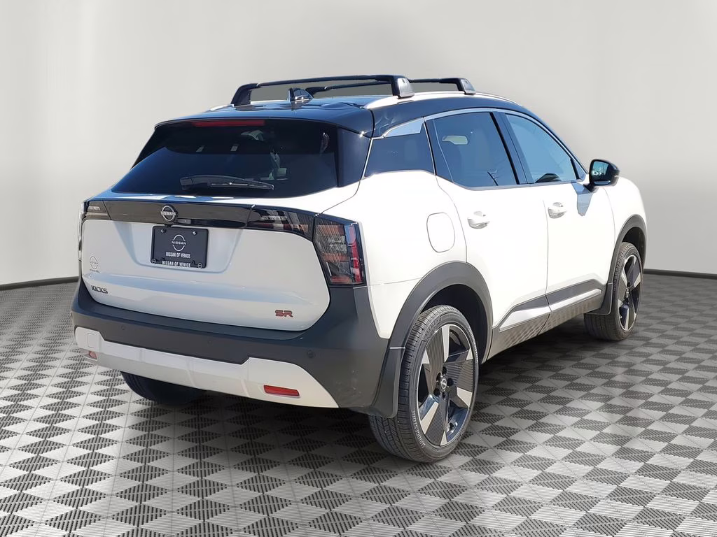 2026 Aspen White/Super Black Nissan Kicks SR FWD SUV