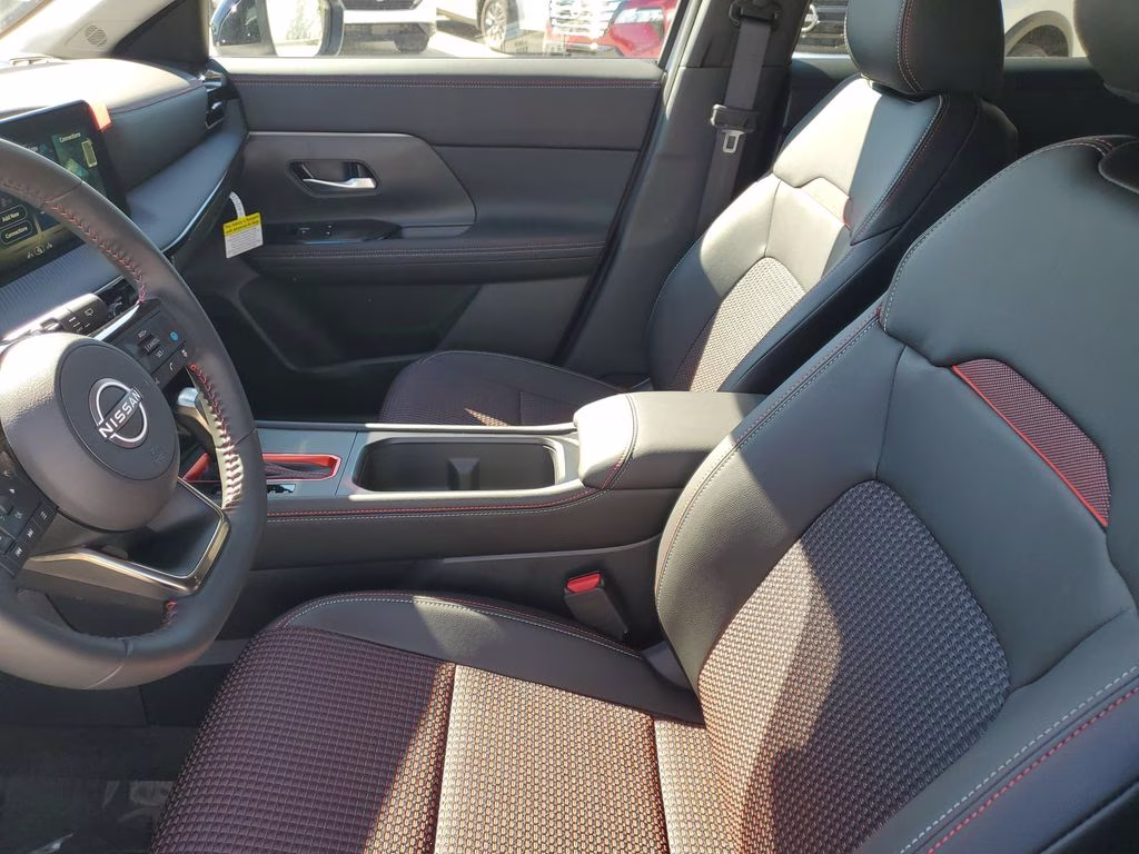 2026 Aspen White/Super Black Nissan Kicks SR FWD SUV