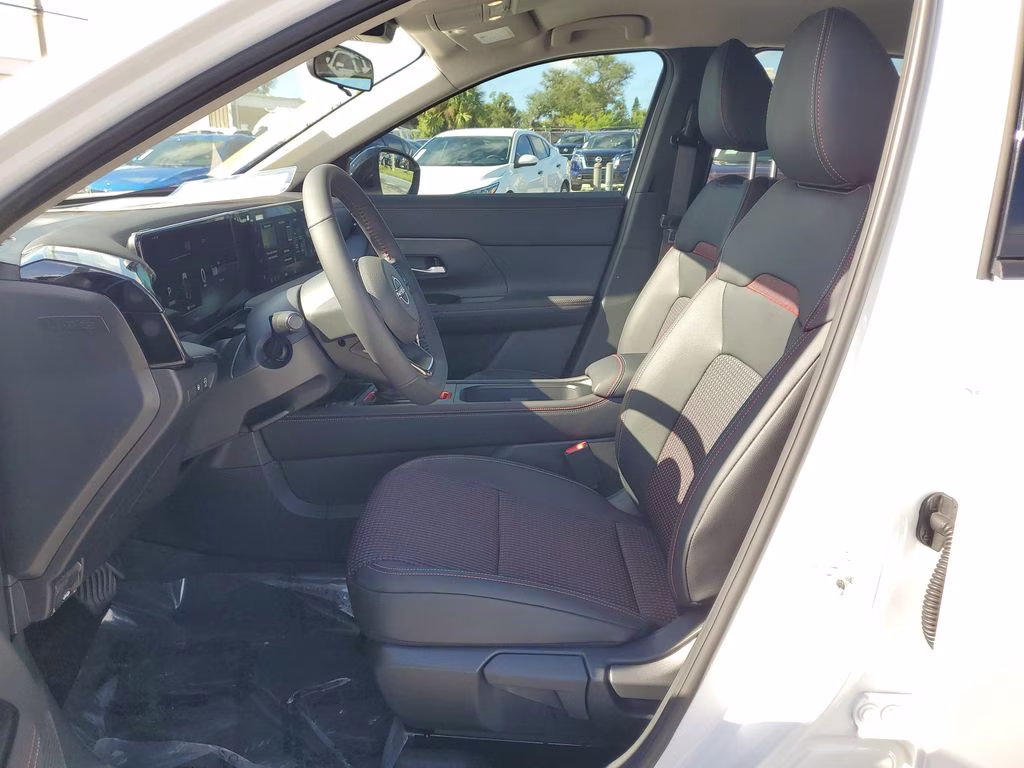2026 Aspen White Tricoat Nissan Kicks SR FWD SUV