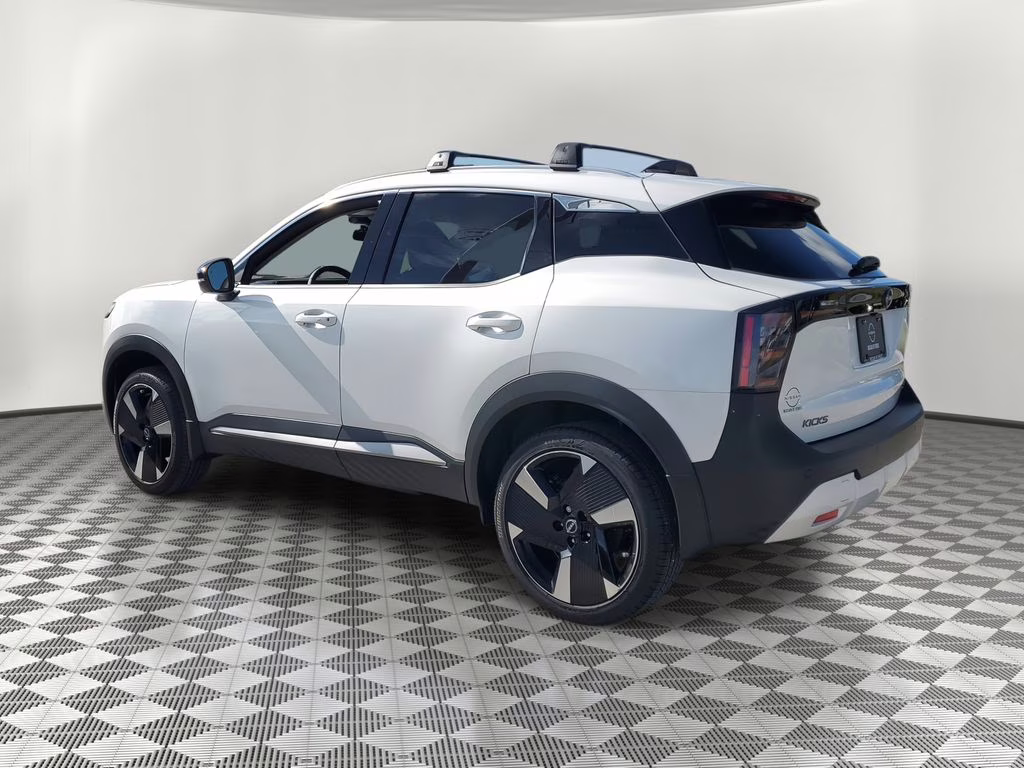 2026 Aspen White Tricoat Nissan Kicks SR FWD SUV