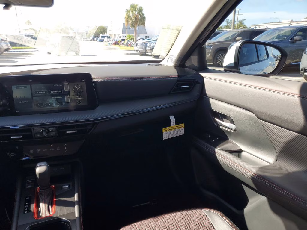 2025 Aspen White Tricoat Nissan Kicks SR FWD SUV