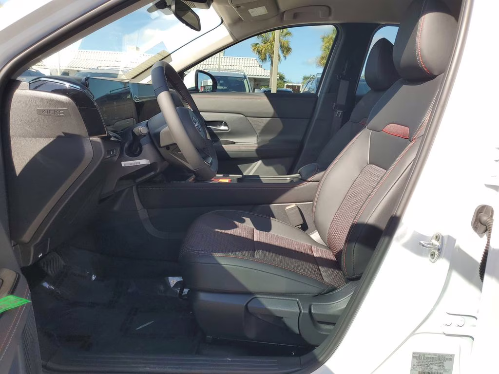 2025 Aspen White Tricoat Nissan Kicks SR FWD SUV