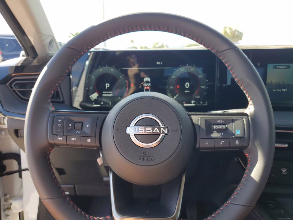 2025 Aspen White Tricoat Nissan Kicks SR FWD SUV