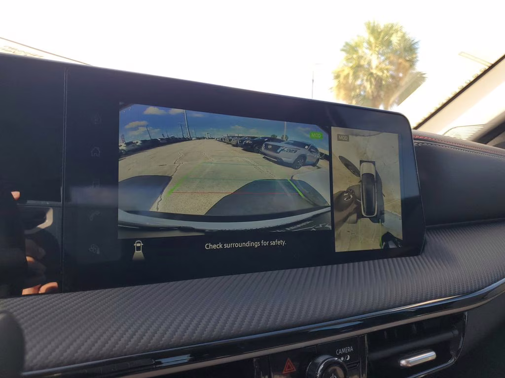 2025 Aspen White Tricoat Nissan Kicks SR FWD SUV