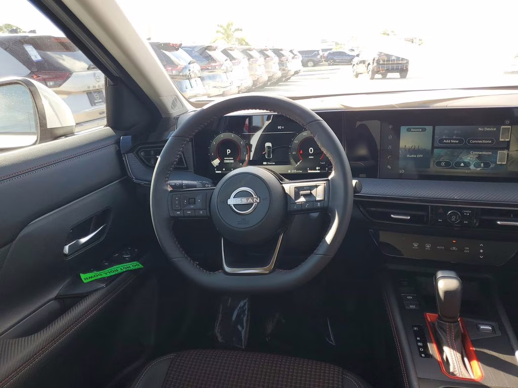 2025 Aspen White Tricoat Nissan Kicks SR FWD SUV