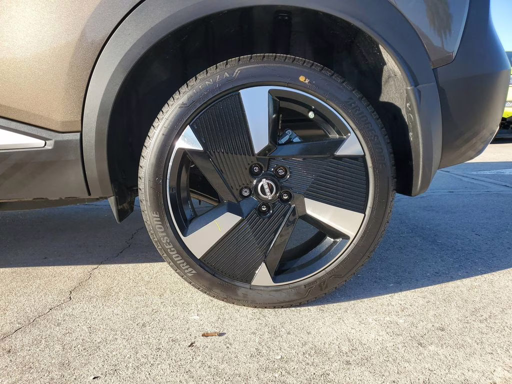 2026 Canyon Bronze Metallic Nissan Kicks SR FWD SUV