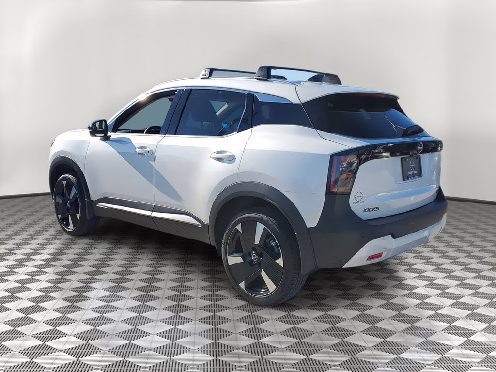 2026 Aspen White Tricoat Nissan Kicks SR FWD SUV