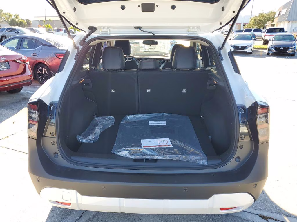 2026 Aspen White Tricoat Nissan Kicks SR FWD SUV