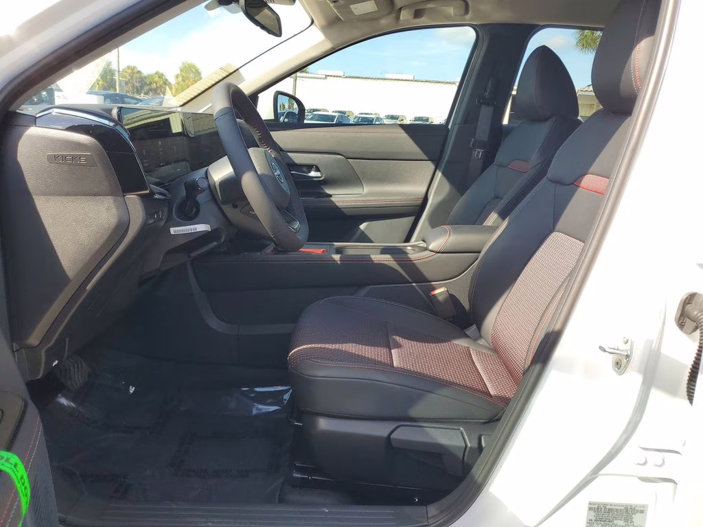 2025 Aspen White Tricoat Nissan Kicks SR FWD SUV