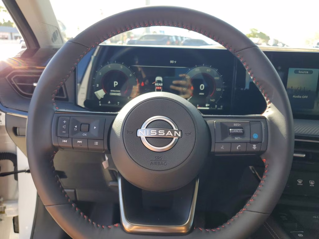 2025 Aspen White Tricoat Nissan Kicks SR FWD SUV