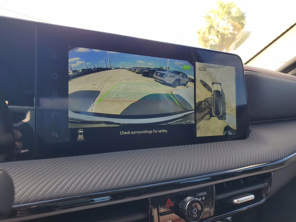 2025 Aspen White Tricoat Nissan Kicks SR FWD SUV