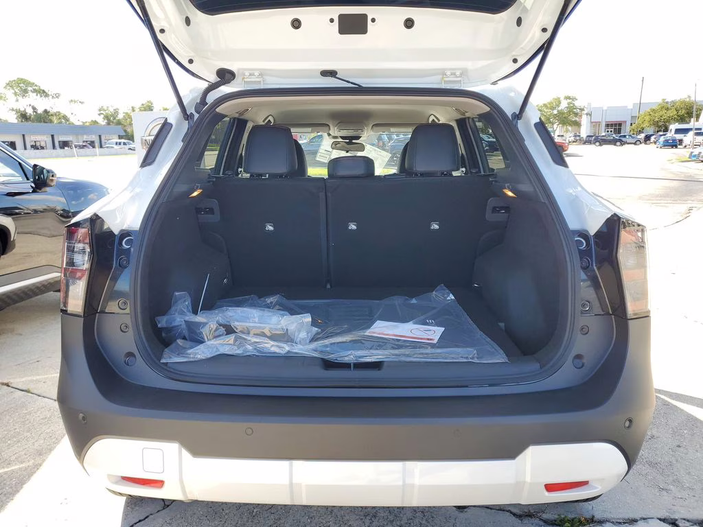 2025 Aspen White Tricoat Nissan Kicks SR FWD SUV