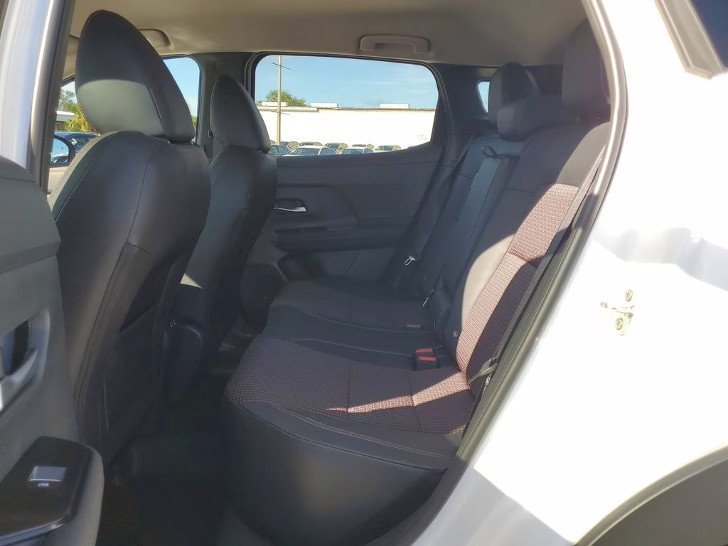 2025 Aspen White Tricoat Nissan Kicks SR FWD SUV