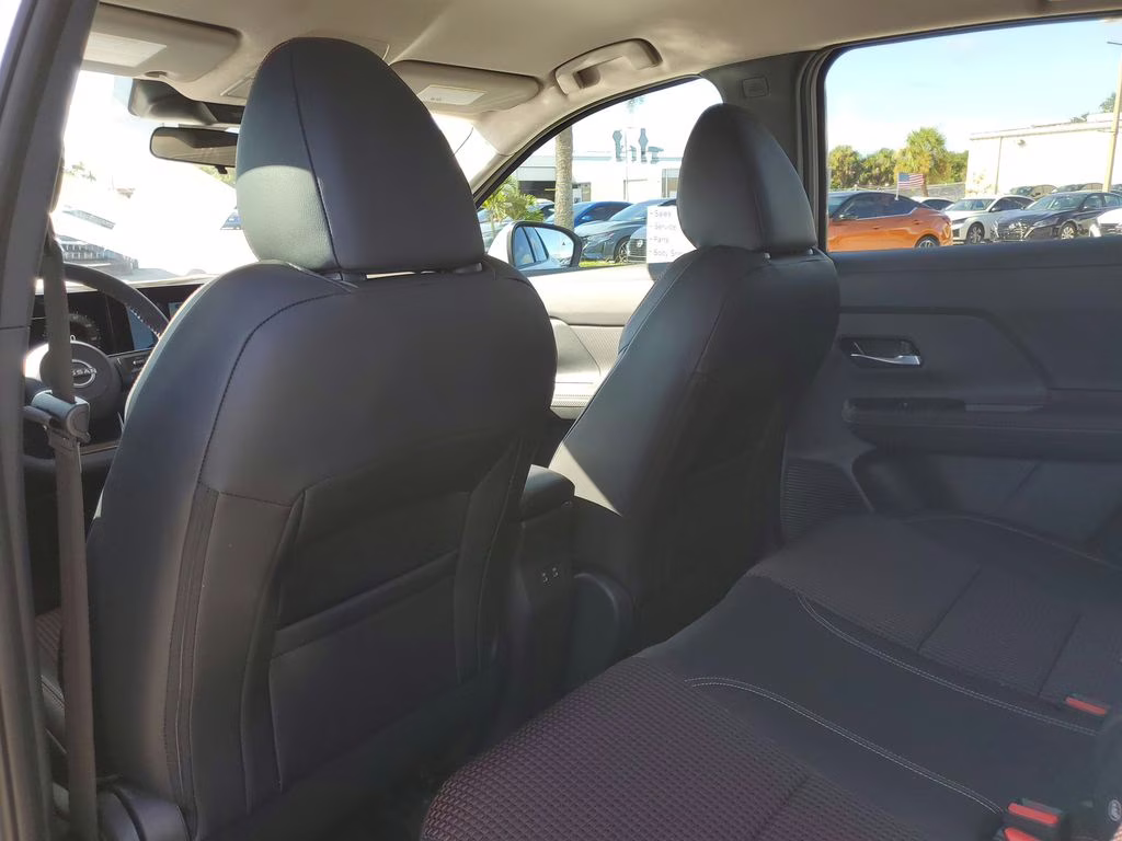 2025 Aspen White Tricoat Nissan Kicks SR FWD SUV