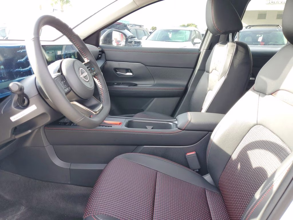 2026 Aspen White/Super Black Nissan Kicks SR FWD SUV