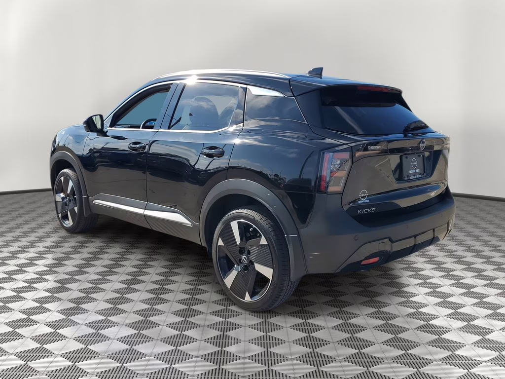 2026 Super Black Nissan Kicks SR FWD SUV