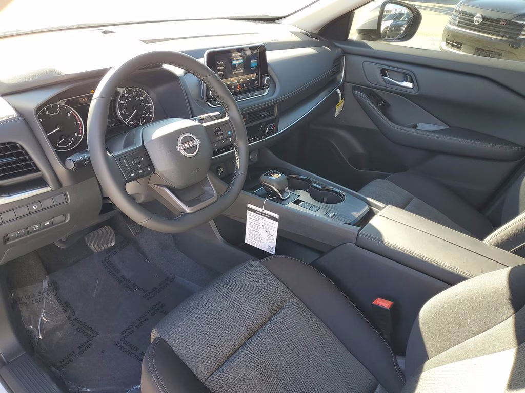 2026 Everest White Pearl Tricoat Nissan Rogue SV FWD SUV