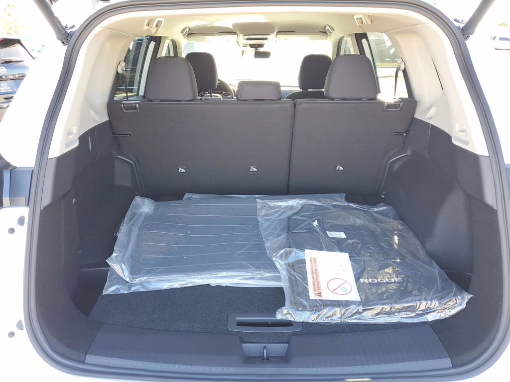 2026 Everest White Pearl Tricoat Nissan Rogue SV FWD SUV