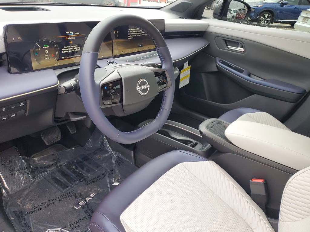 2026 Coulis Red Metallic/Black Nissan LEAF PLATINUM+ FWD SUV