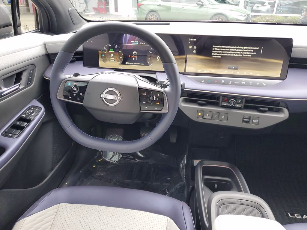2026 Coulis Red Metallic/Black Nissan LEAF PLATINUM+ FWD SUV