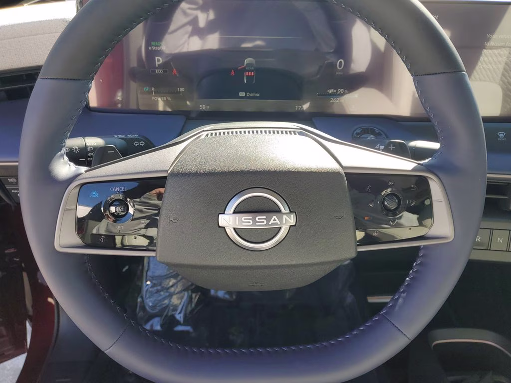 2026 Coulis Red Metallic/Black Nissan LEAF PLATINUM+ FWD SUV