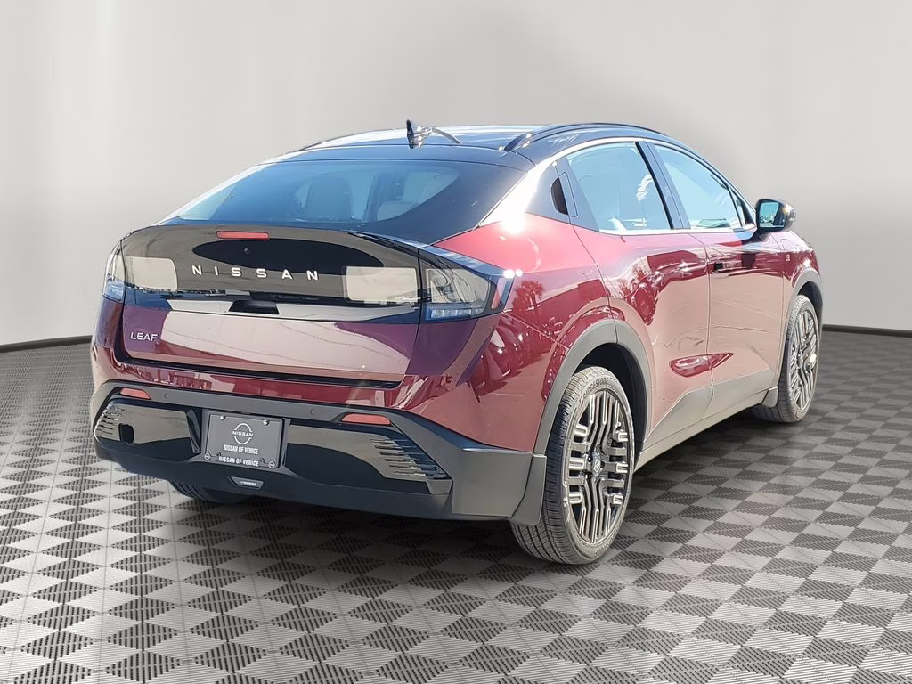 2026 Coulis Red Metallic/Black Nissan LEAF PLATINUM+ FWD SUV