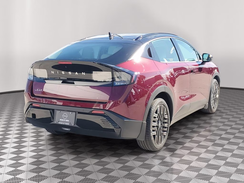 2026 Coulis Red Metallic/Black Nissan LEAF PLATINUM+ FWD SUV