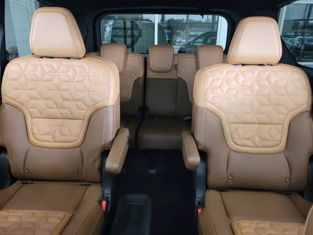 2026 Everest White Pearl/Black Nissan Armada Platinum Reserve 4X4 SUV