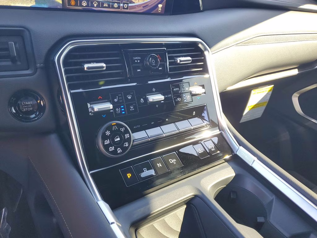 2026 Everest White Pearl/Black Nissan Armada Platinum Reserve 4X4 SUV