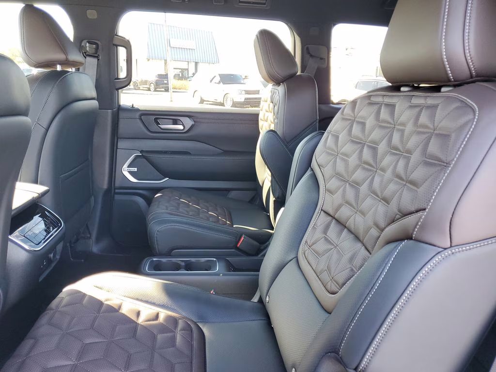 2026 Everest White Pearl Tricoat Nissan Armada Platinum Reserve 4X4 SUV